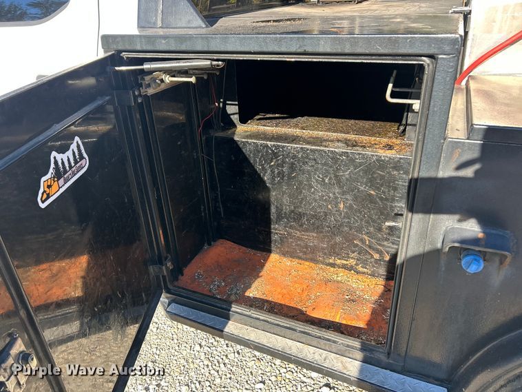 image for item ET6504 2020 Ford F450 Super Duty Crew Cab flatbed truck