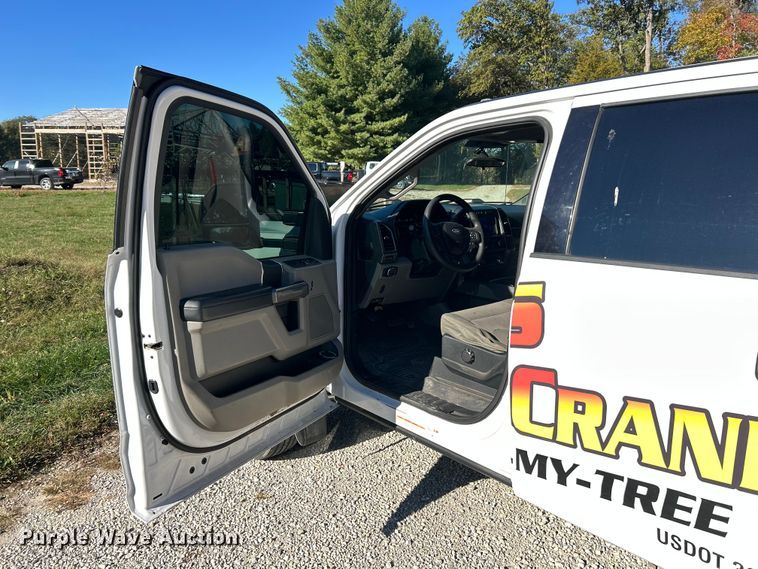 image for item ET6504 2020 Ford F450 Super Duty Crew Cab flatbed truck