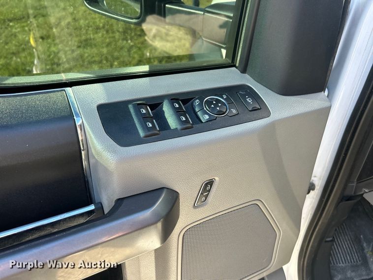 image for item ET6504 2020 Ford F450 Super Duty Crew Cab flatbed truck