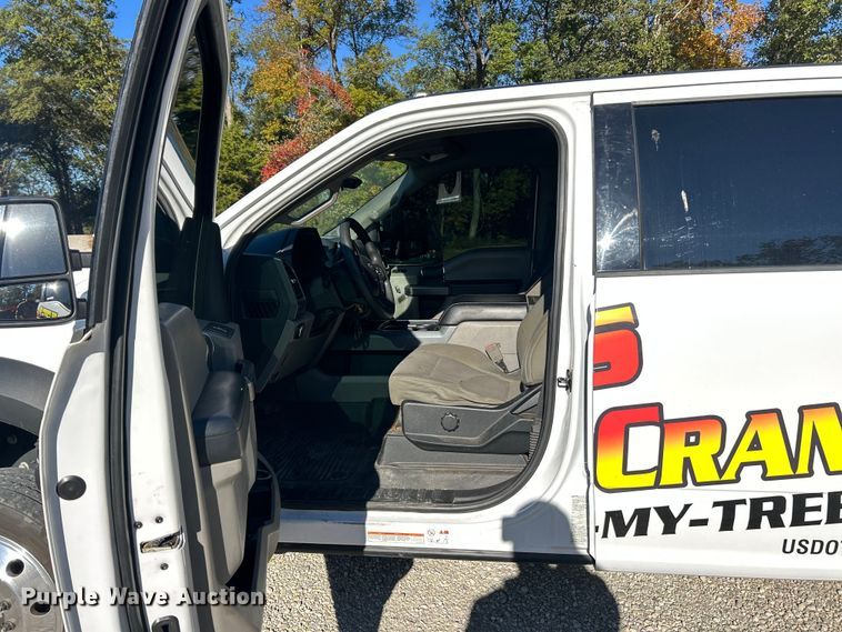 image for item ET6504 2020 Ford F450 Super Duty Crew Cab flatbed truck