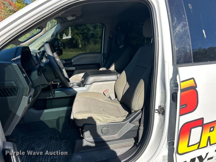 image for item ET6504 2020 Ford F450 Super Duty Crew Cab flatbed truck