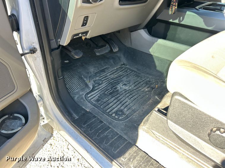 image for item ET6504 2020 Ford F450 Super Duty Crew Cab flatbed truck