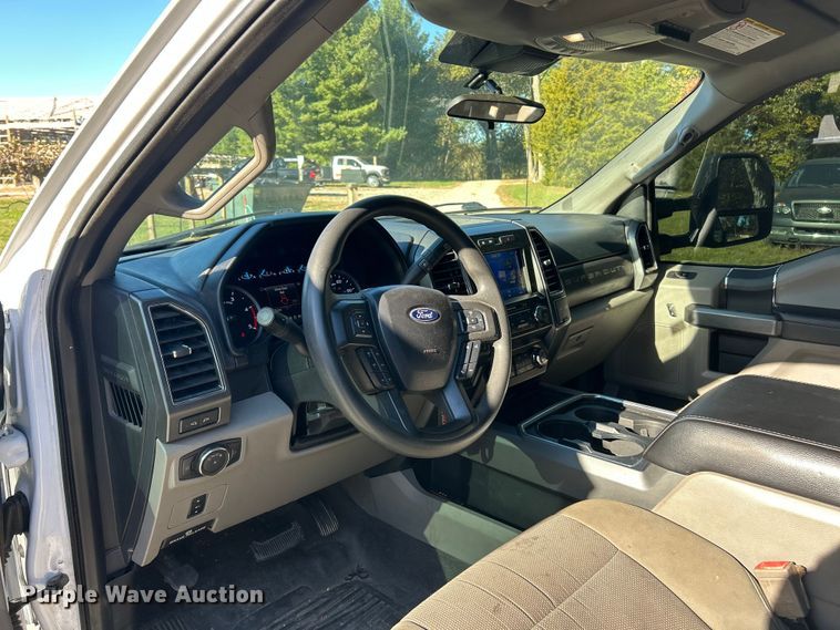 image for item ET6504 2020 Ford F450 Super Duty Crew Cab flatbed truck