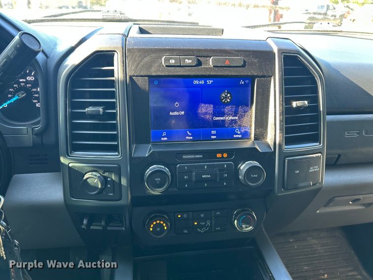 image for item ET6504 2020 Ford F450 Super Duty Crew Cab flatbed truck