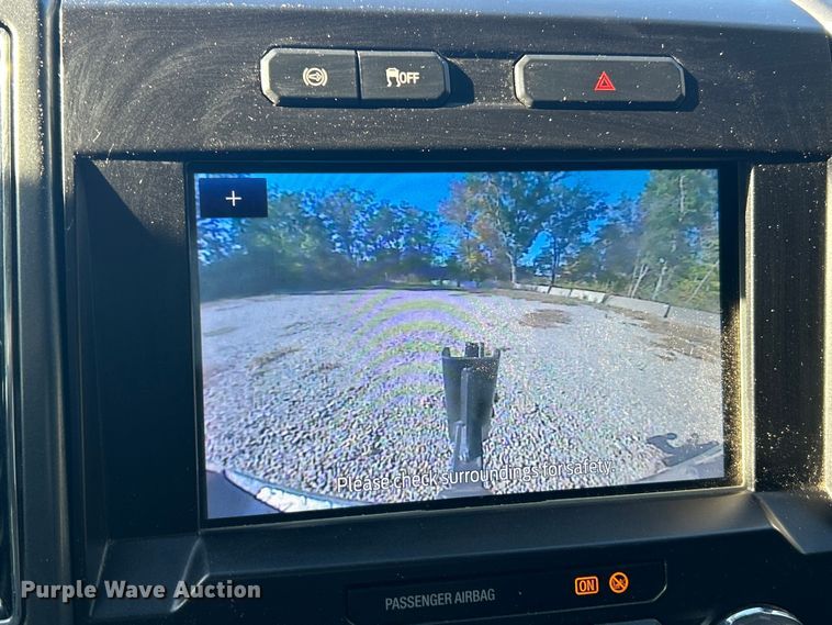 image for item ET6504 2020 Ford F450 Super Duty Crew Cab flatbed truck