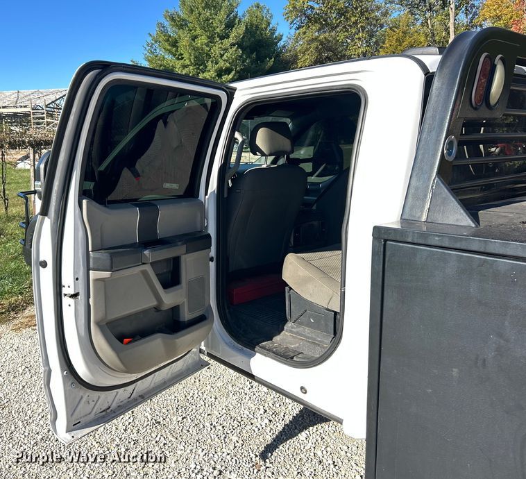 image for item ET6504 2020 Ford F450 Super Duty Crew Cab flatbed truck