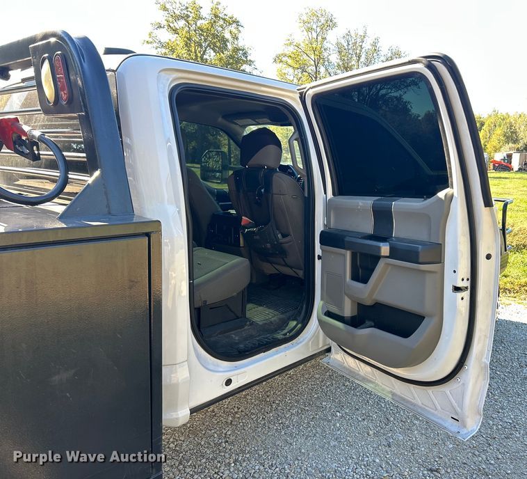 image for item ET6504 2020 Ford F450 Super Duty Crew Cab flatbed truck