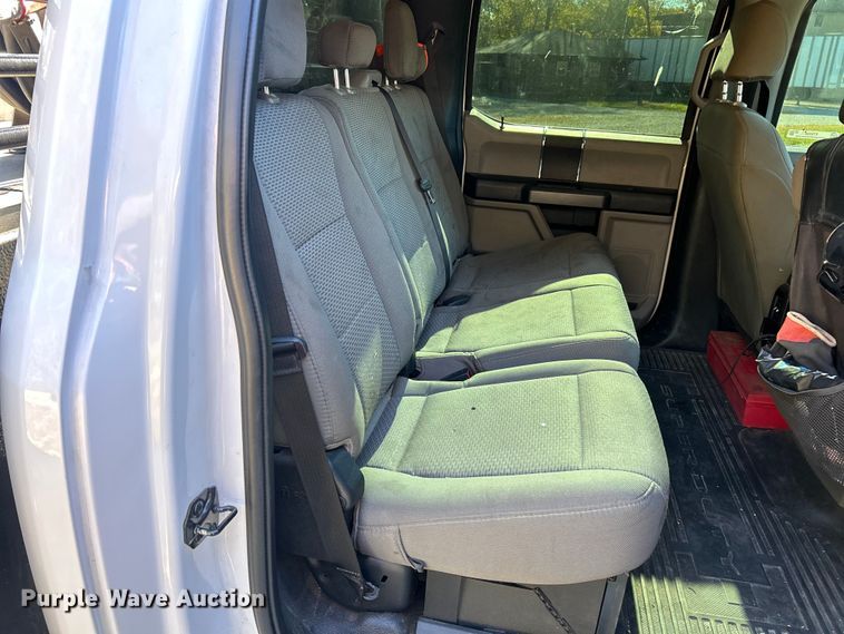 image for item ET6504 2020 Ford F450 Super Duty Crew Cab flatbed truck