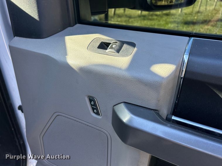 image for item ET6504 2020 Ford F450 Super Duty Crew Cab flatbed truck