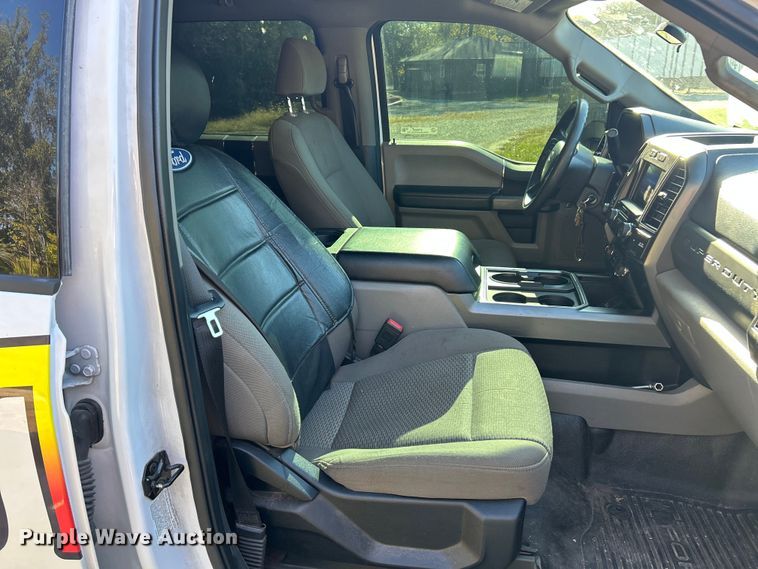 image for item ET6504 2020 Ford F450 Super Duty Crew Cab flatbed truck