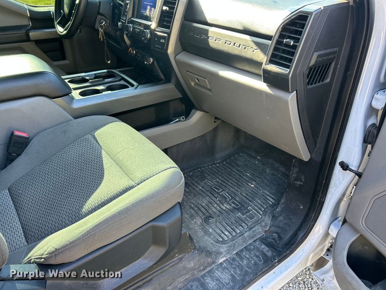 image for item ET6504 2020 Ford F450 Super Duty Crew Cab flatbed truck