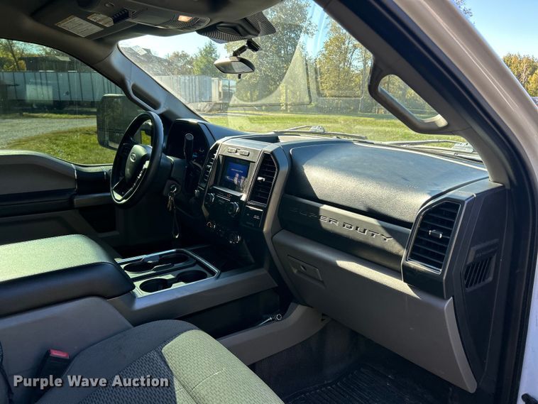 image for item ET6504 2020 Ford F450 Super Duty Crew Cab flatbed truck