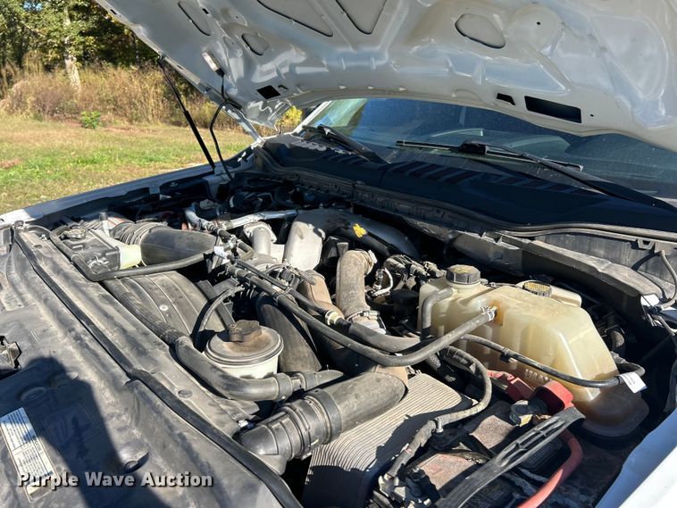 image for item ET6504 2020 Ford F450 Super Duty Crew Cab flatbed truck