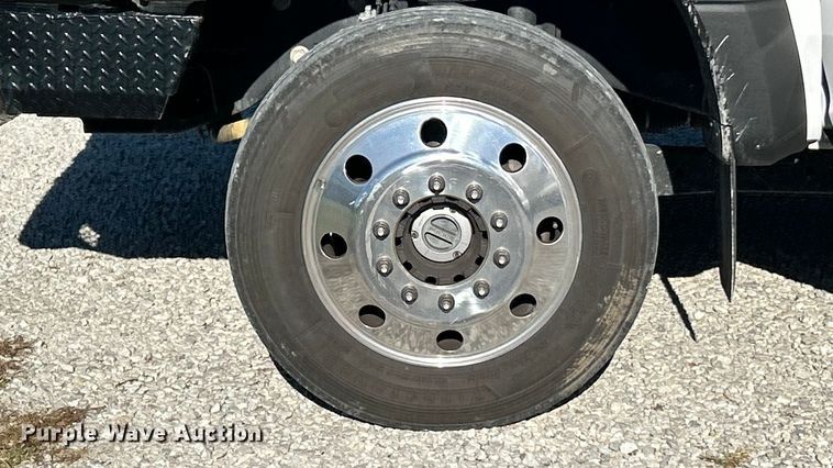 image for item ET6504 2020 Ford F450 Super Duty Crew Cab flatbed truck