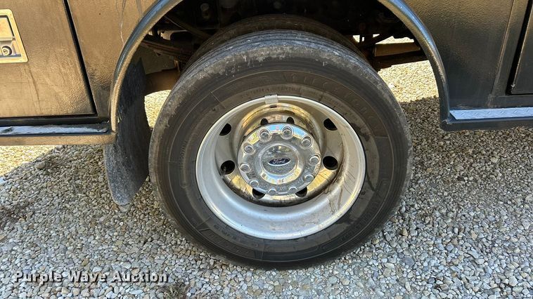 image for item ET6504 2020 Ford F450 Super Duty Crew Cab flatbed truck