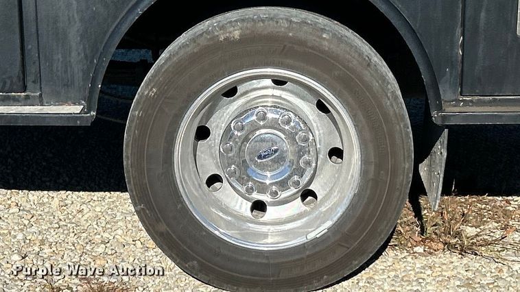 image for item ET6504 2020 Ford F450 Super Duty Crew Cab flatbed truck