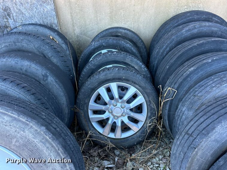 image for item ET6510 Tires and wheels 