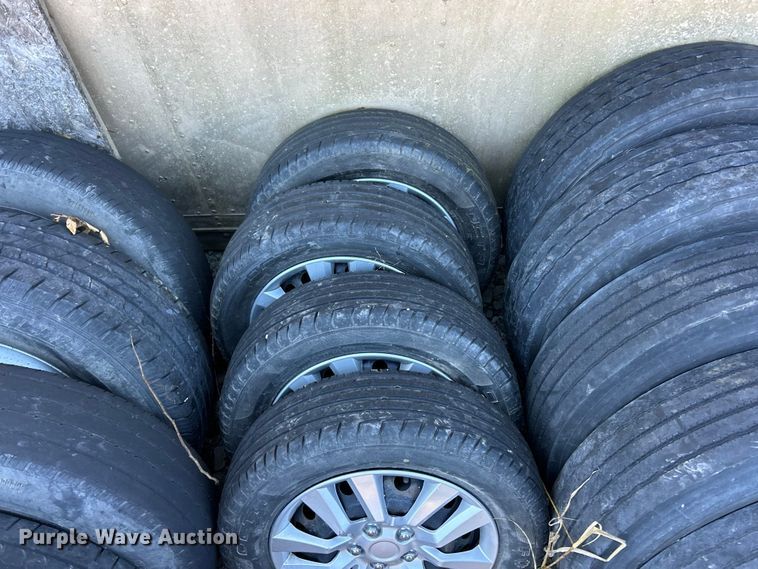 image for item ET6510 Tires and wheels 