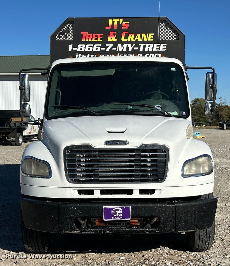 image for item ET6511 2009 Freightliner Business Class M2 Chipper truck