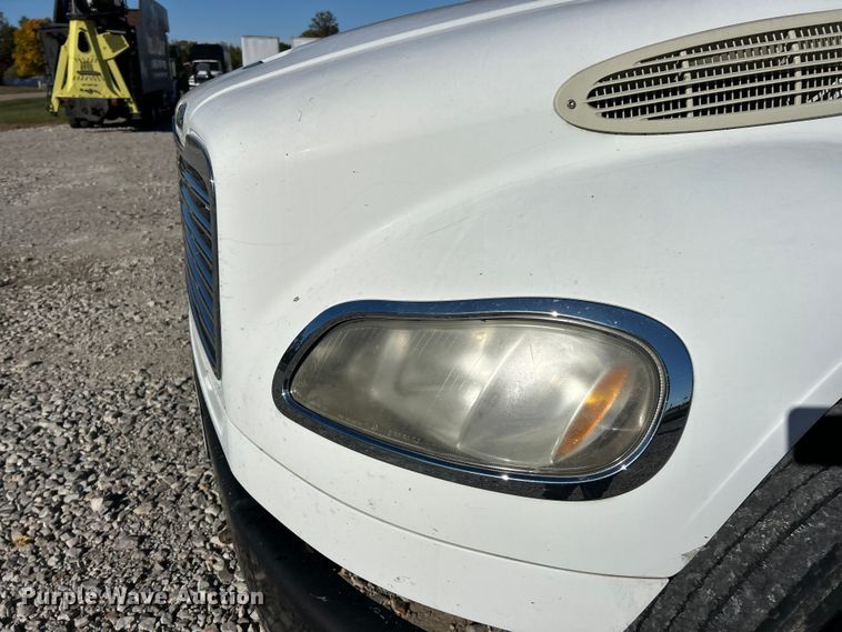 image for item ET6511 2009 Freightliner Business Class M2 Chipper truck