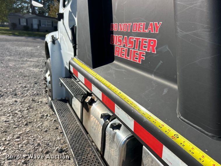 image for item ET6511 2009 Freightliner Business Class M2 Chipper truck