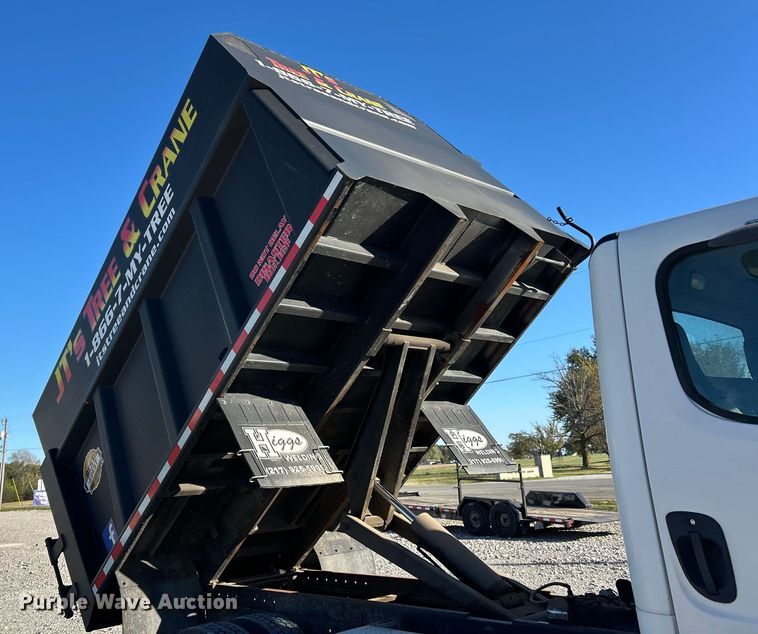 image for item ET6511 2009 Freightliner Business Class M2 Chipper truck