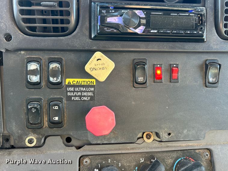 image for item ET6511 2009 Freightliner Business Class M2 Chipper truck