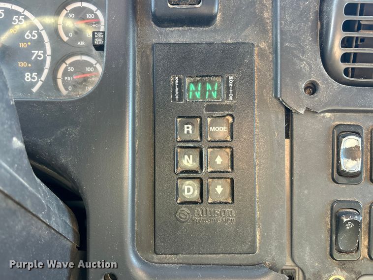 image for item ET6511 2009 Freightliner Business Class M2 Chipper truck