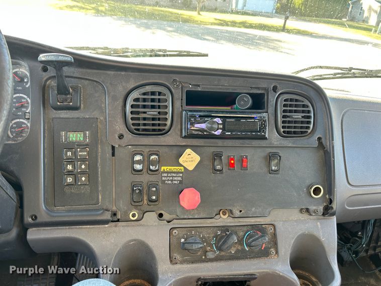 image for item ET6511 2009 Freightliner Business Class M2 Chipper truck