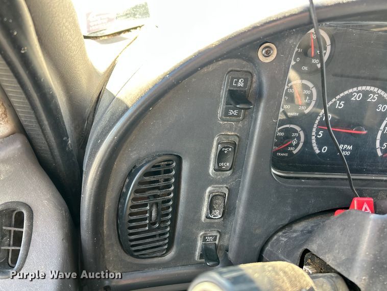 image for item ET6511 2009 Freightliner Business Class M2 Chipper truck