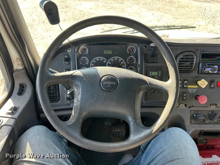 image for item ET6511 2009 Freightliner Business Class M2 Chipper truck