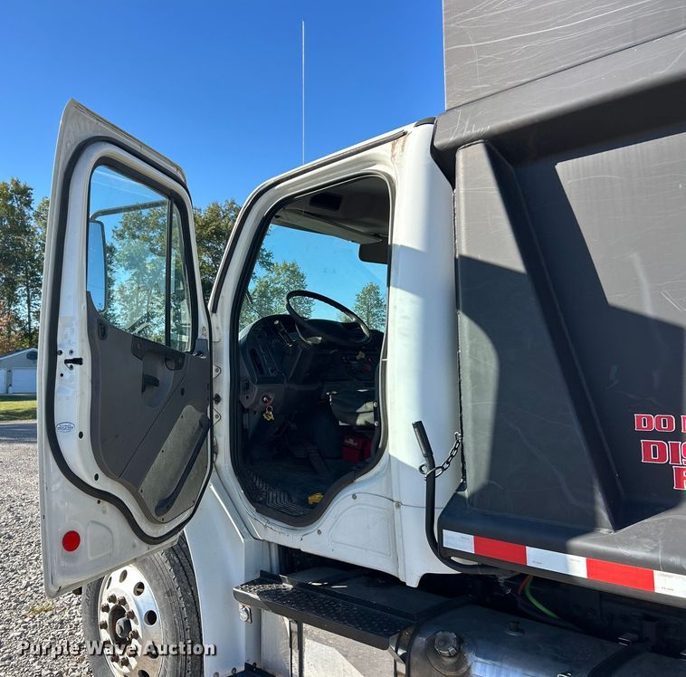 image for item ET6511 2009 Freightliner Business Class M2 Chipper truck