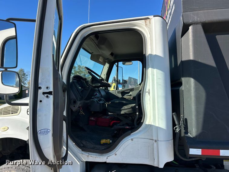 image for item ET6511 2009 Freightliner Business Class M2 Chipper truck