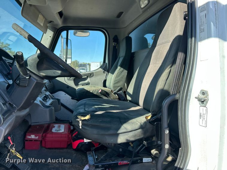 image for item ET6511 2009 Freightliner Business Class M2 Chipper truck