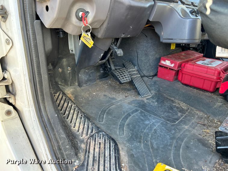 image for item ET6511 2009 Freightliner Business Class M2 Chipper truck