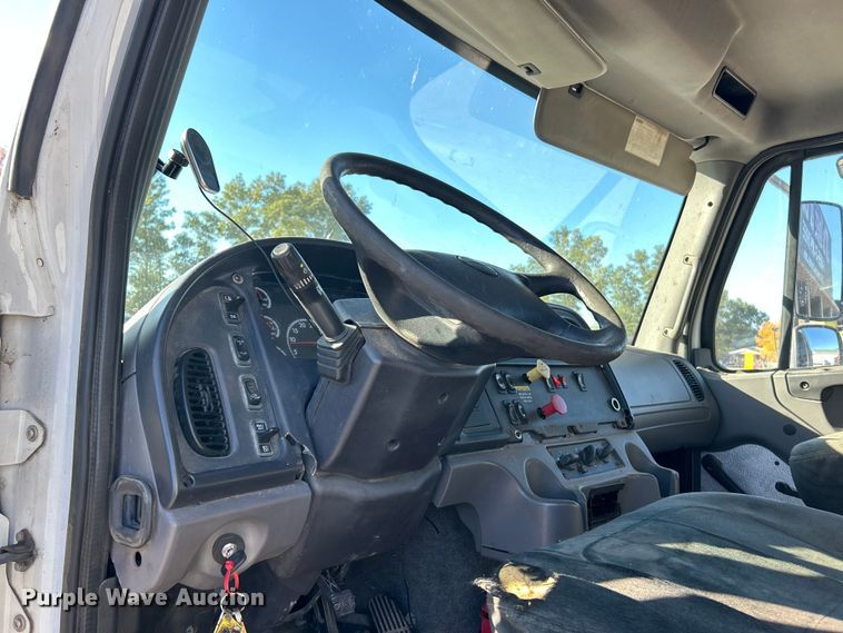 image for item ET6511 2009 Freightliner Business Class M2 Chipper truck