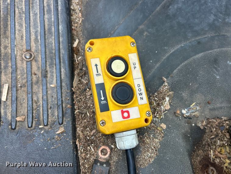 image for item ET6511 2009 Freightliner Business Class M2 Chipper truck