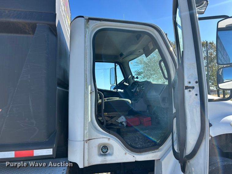 image for item ET6511 2009 Freightliner Business Class M2 Chipper truck