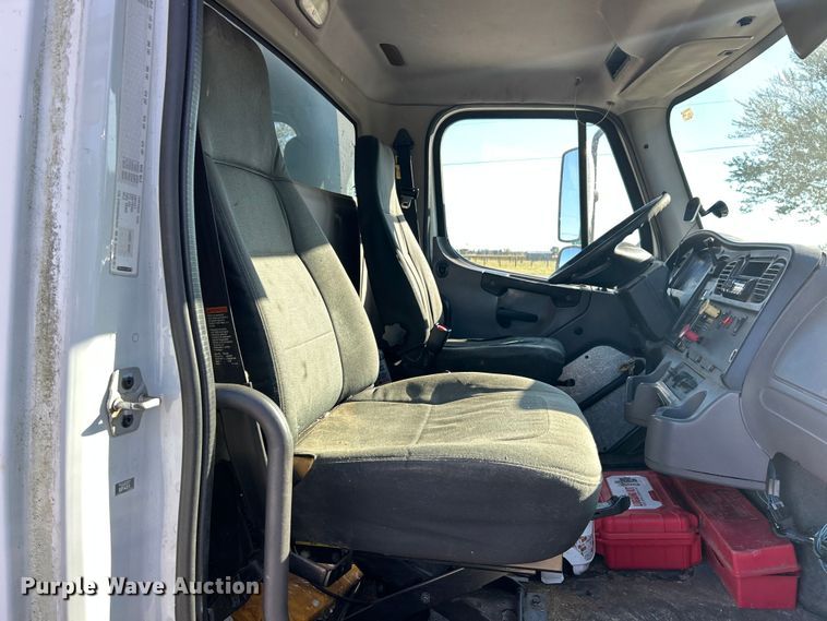 image for item ET6511 2009 Freightliner Business Class M2 Chipper truck