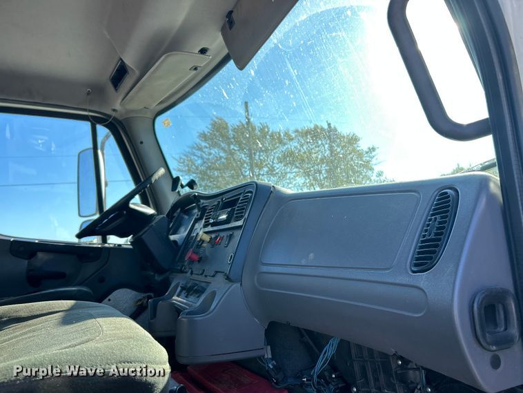 image for item ET6511 2009 Freightliner Business Class M2 Chipper truck