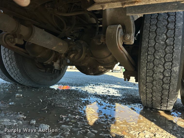 image for item ET6511 2009 Freightliner Business Class M2 Chipper truck