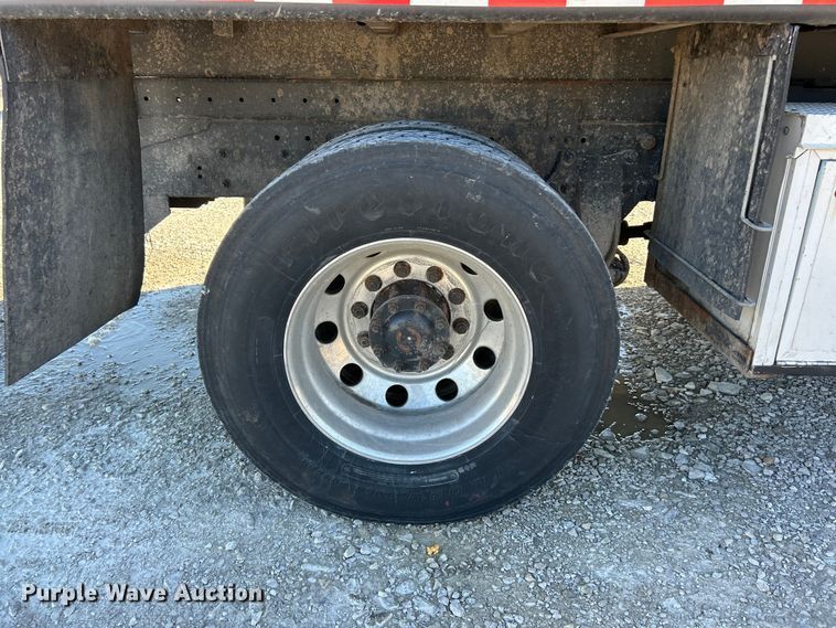 image for item ET6511 2009 Freightliner Business Class M2 Chipper truck