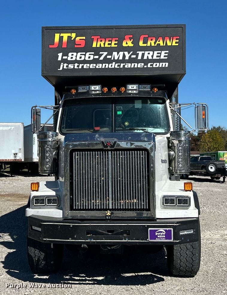 image for item ET6518 2012 Western Star 4900SB grapple crane truck