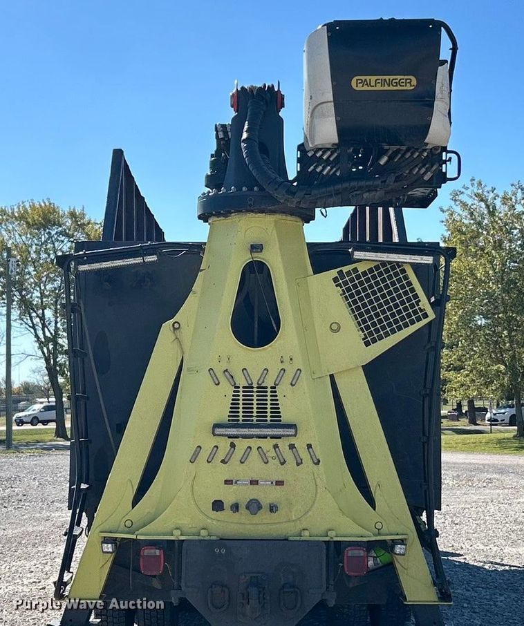 image for item ET6518 2012 Western Star 4900SB grapple crane truck