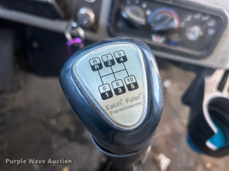 image for item ET6518 2012 Western Star 4900SB grapple crane truck