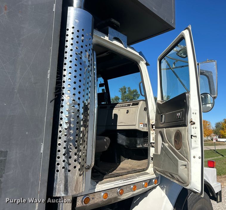 image for item ET6518 2012 Western Star 4900SB grapple crane truck