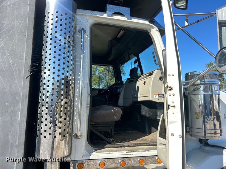 image for item ET6518 2012 Western Star 4900SB grapple crane truck