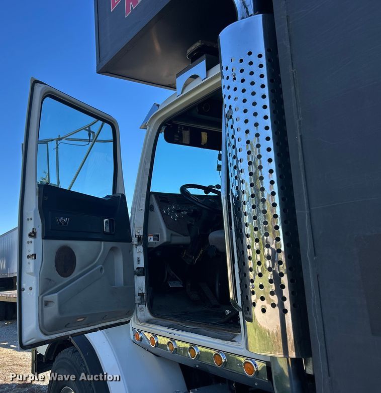 image for item ET6518 2012 Western Star 4900SB grapple crane truck