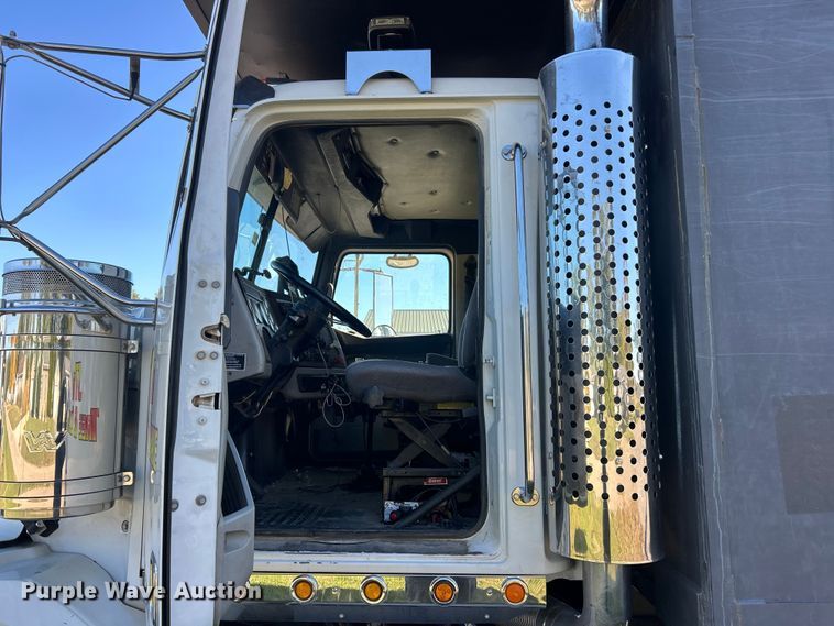 image for item ET6518 2012 Western Star 4900SB grapple crane truck