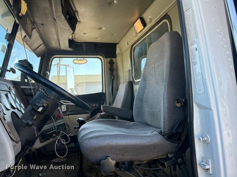 image for item ET6518 2012 Western Star 4900SB grapple crane truck